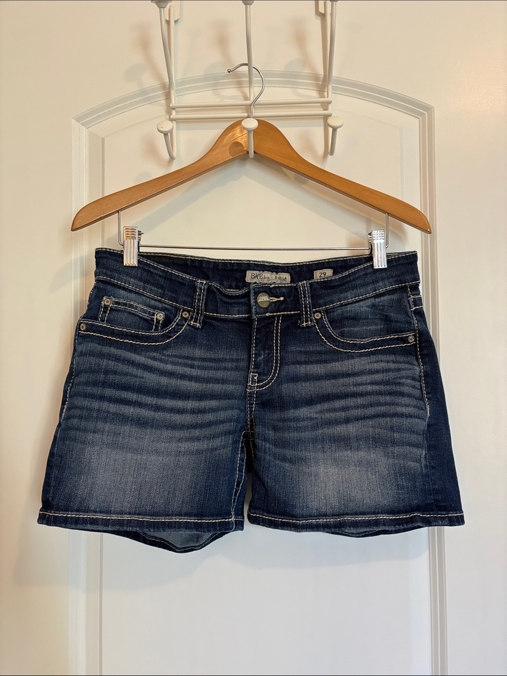BKE Denim Stella Jean Shorts Dark Wash Embroidered Thick Stitch Stretch Size 29 - Picture 4 of 11